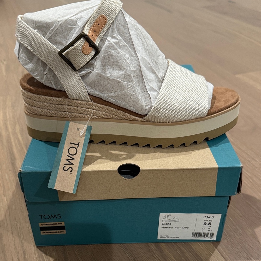 TOMS Women's Cream and Tan Espadrille Sandals